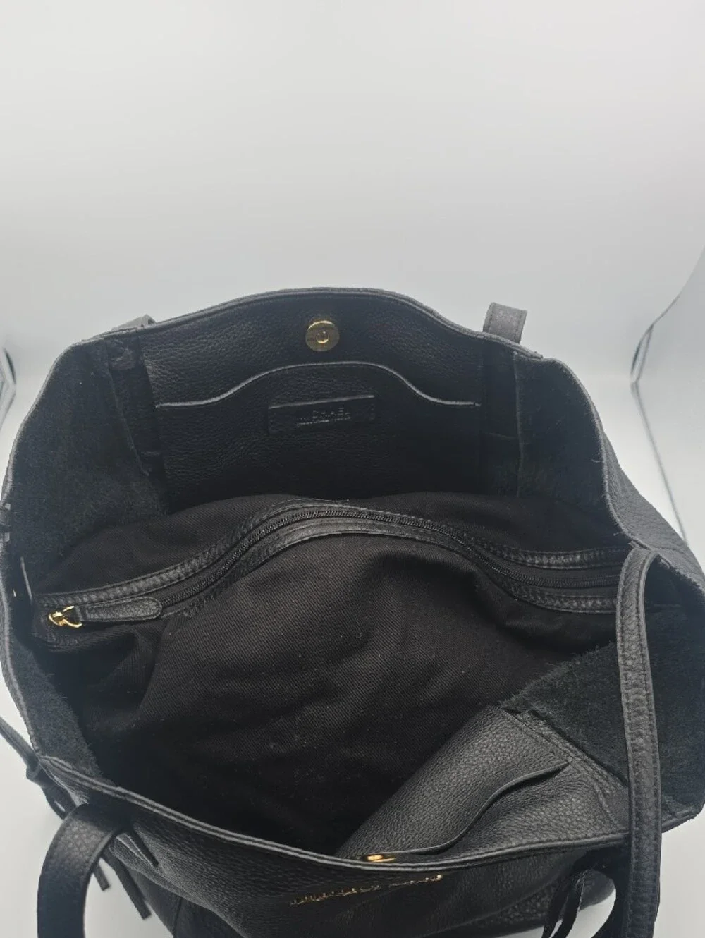 Michael Kors Black Pebbled Leather Tassle Large Tote W/ Gold MK Charm (EUC)✨️🖤✨